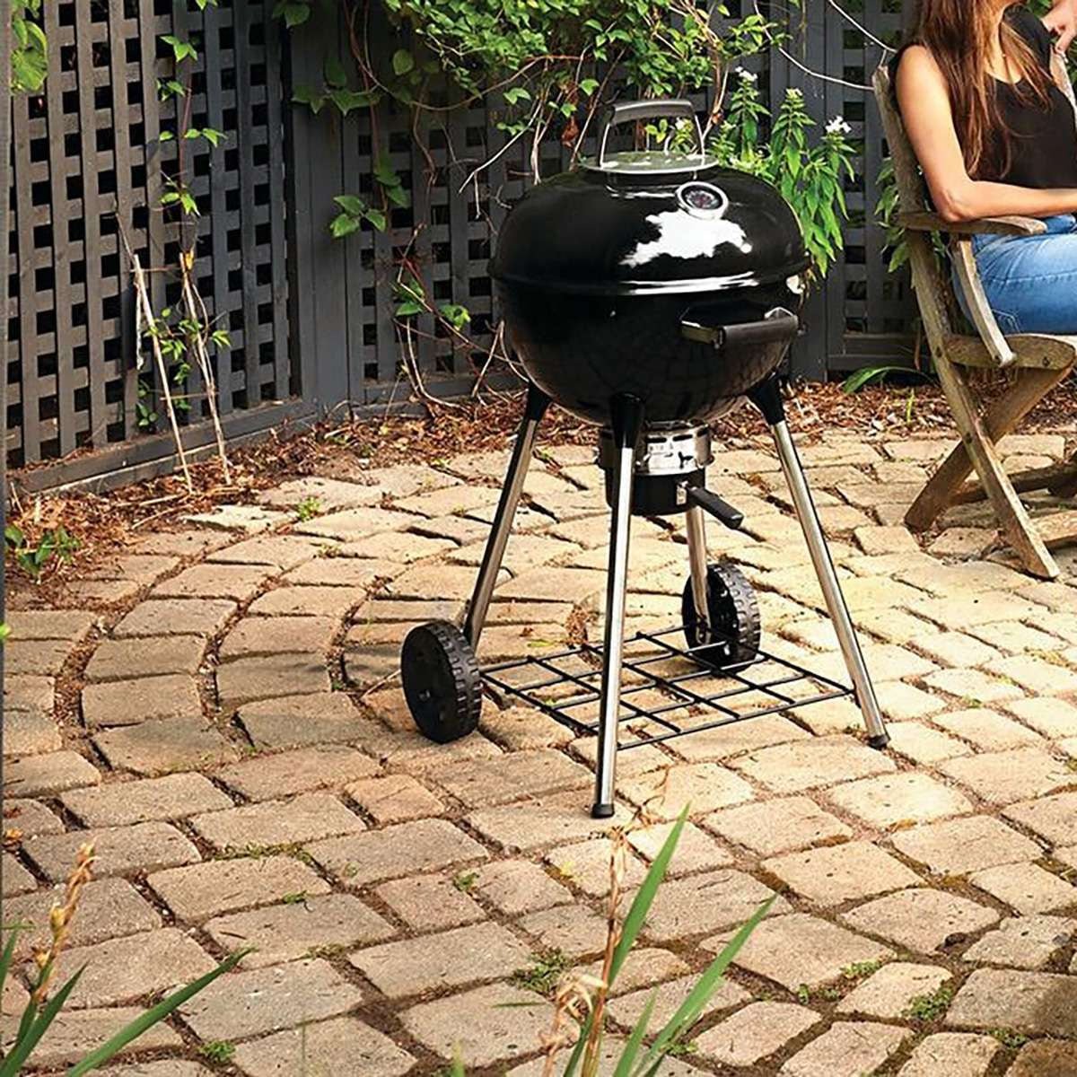 Barbecue a carbonella Napoleon NK22CK - LEG - 3 – griglia in ghisa da 57 cm - Outdoor Privé