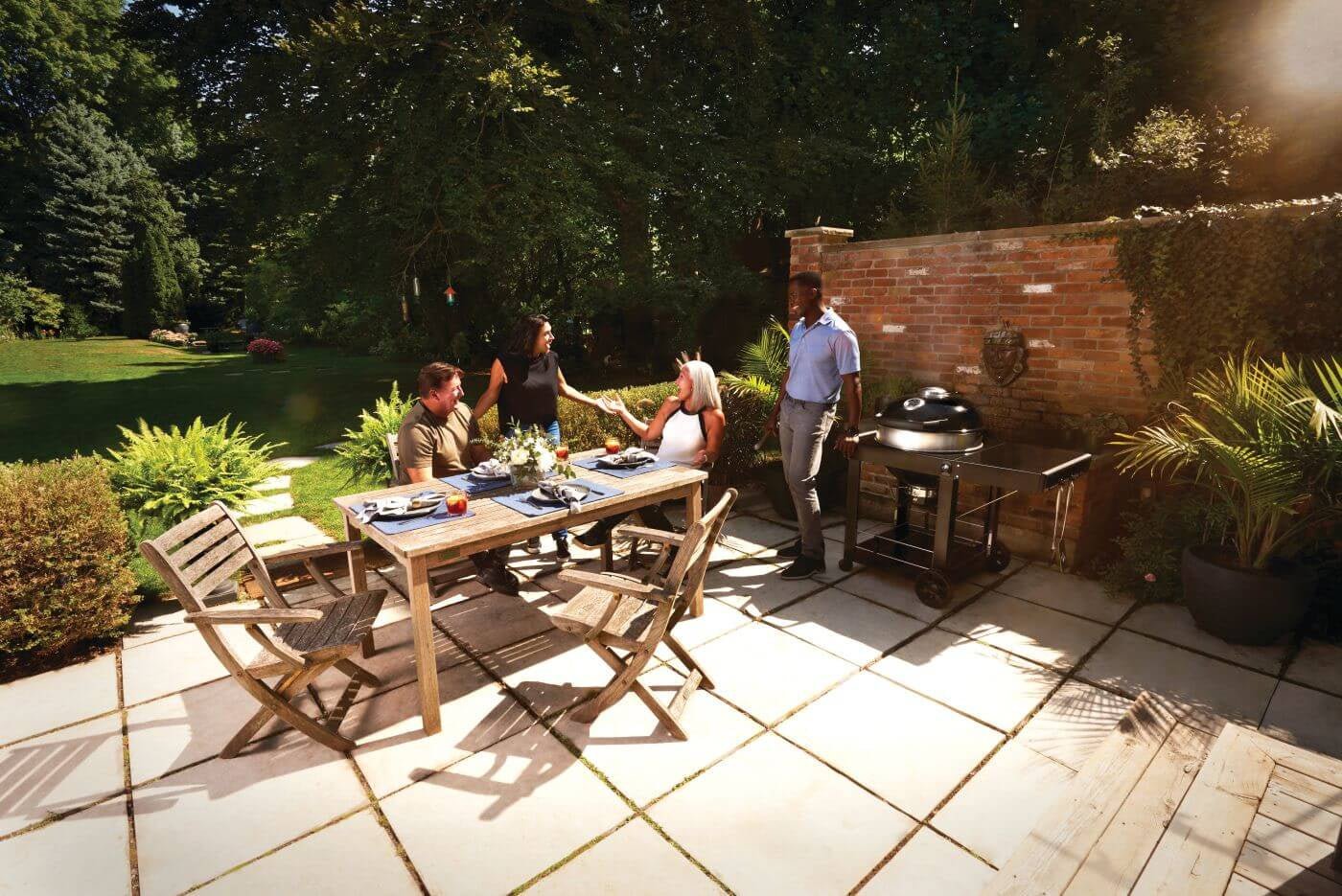 Barbecue a carbonella Napoleon PRO22CK - CART – carrello con ruote, griglia in ghisa da 57 cm - Outdoor Privé