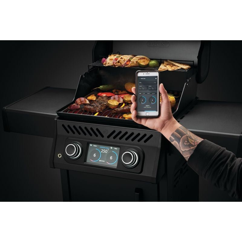 Barbecue elettrico Napoleon Rogue EQ 365 Connected – connettività smart e cottura precisa - Outdoor Privé