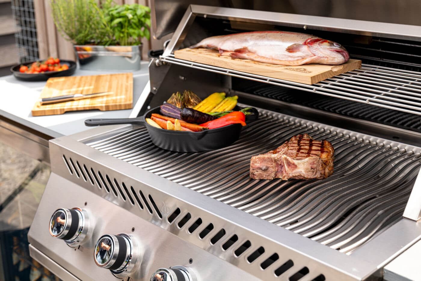 Barbecue a gas da incasso Napoleon BI32 Serie 500 – 4 bruciatori, acciaio inox e griglie WAVE™ - Outdoor Privé