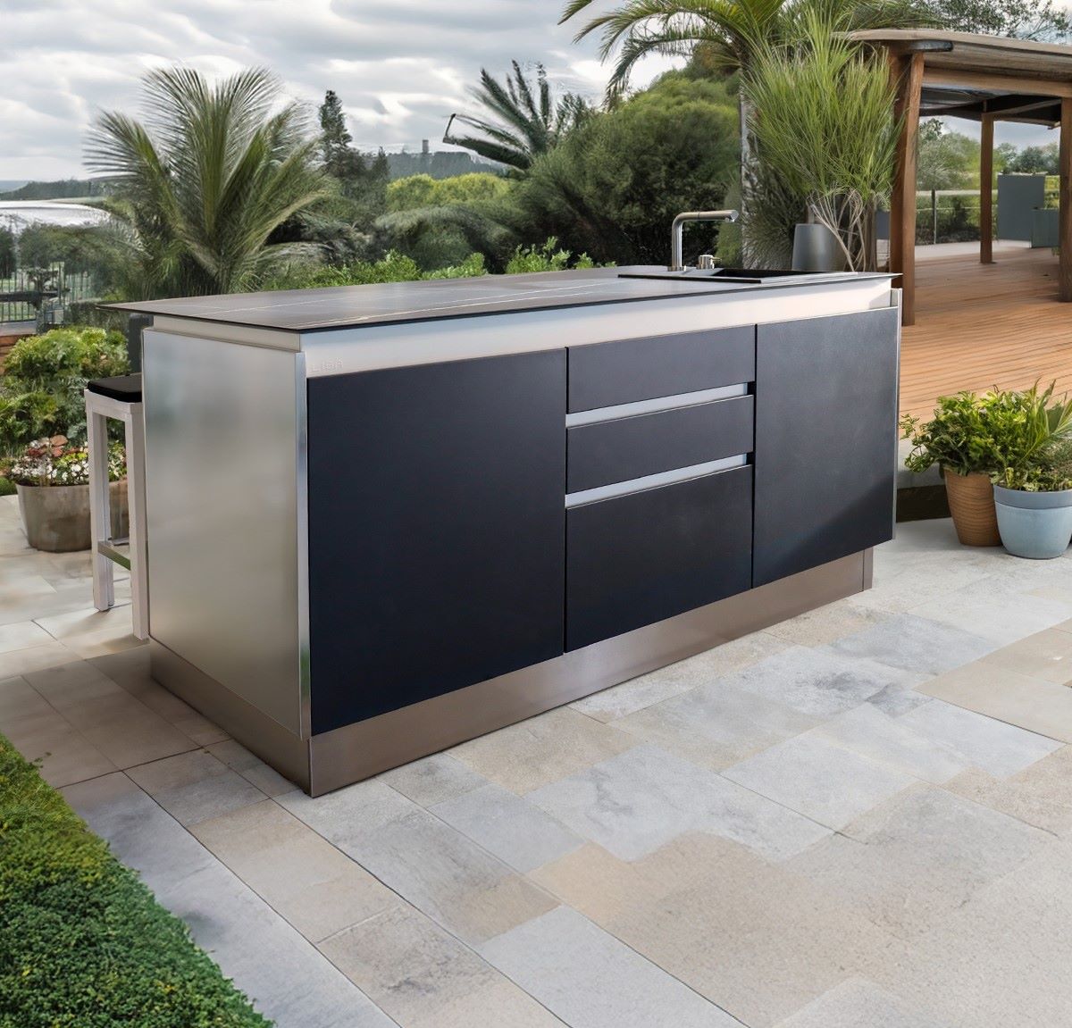 Cucina da esterno Lisa Cucine Elba Plus – isola inox 184×100 cm con top snack HPL nero - Outdoor Privé
