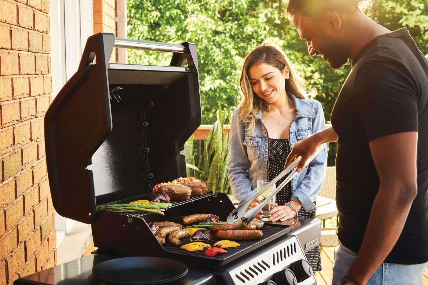 Barbecue a gas Napoleon Freestyle F365 GT – 3 bruciatori, griglia in ghisa e accensione JETFIRE - Outdoor Privé