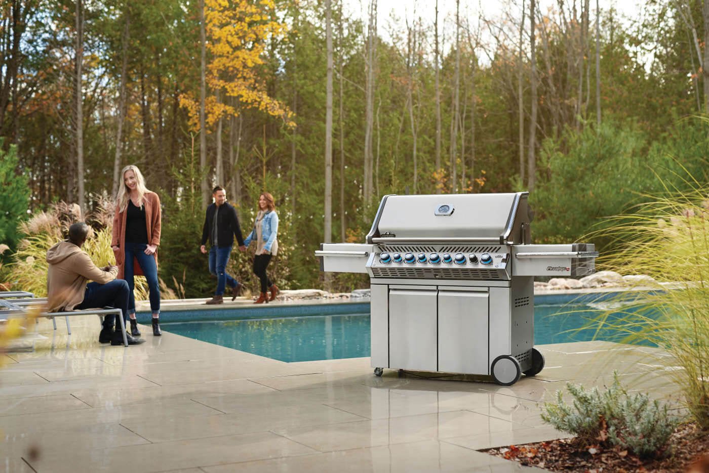 Barbecue a gas Napoleon Prestige PRO 665 RSIB – 5 bruciatori, infrarossi e girarrosto - Outdoor Privé