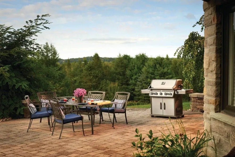 Barbecue a gas Napoleon Prestige P665RSIB – 5 bruciatori, sizzle zone e girarrosto - Outdoor Privé