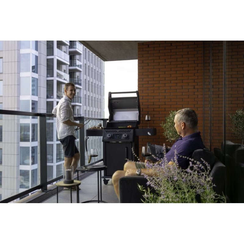 Barbecue elettrico Napoleon Rogue EQ 365 Connected – connettività smart e cottura precisa - Outdoor Privé