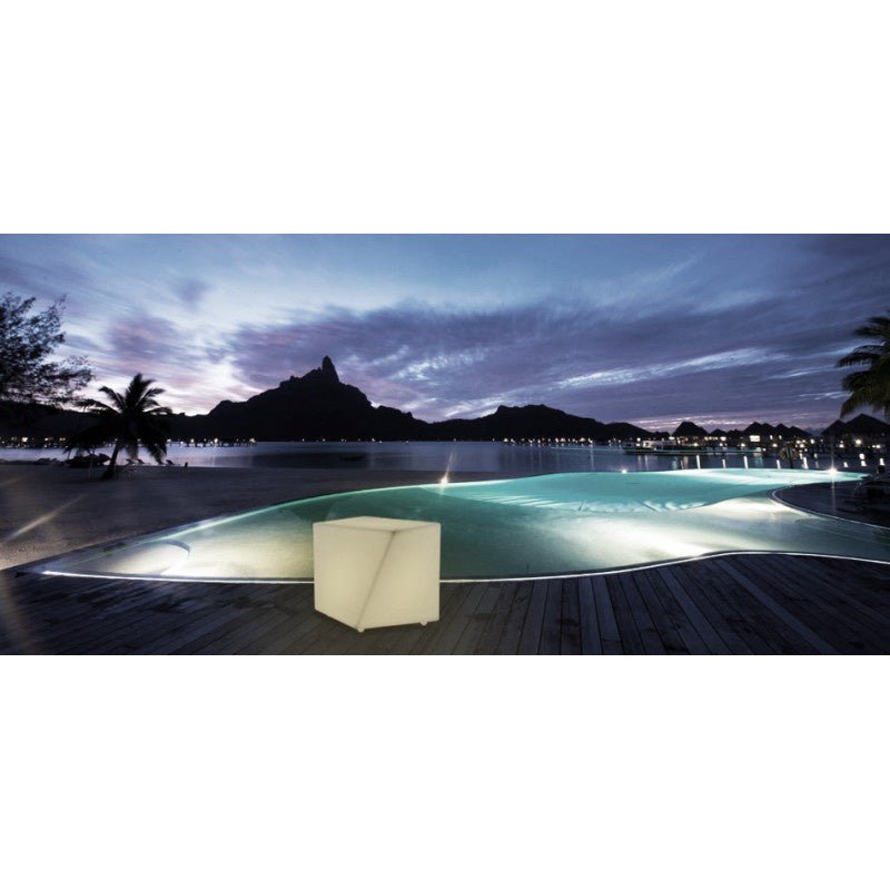Pouf luminoso fotovoltaico Twist SL in polietilene Arkema - Outdoor Privé