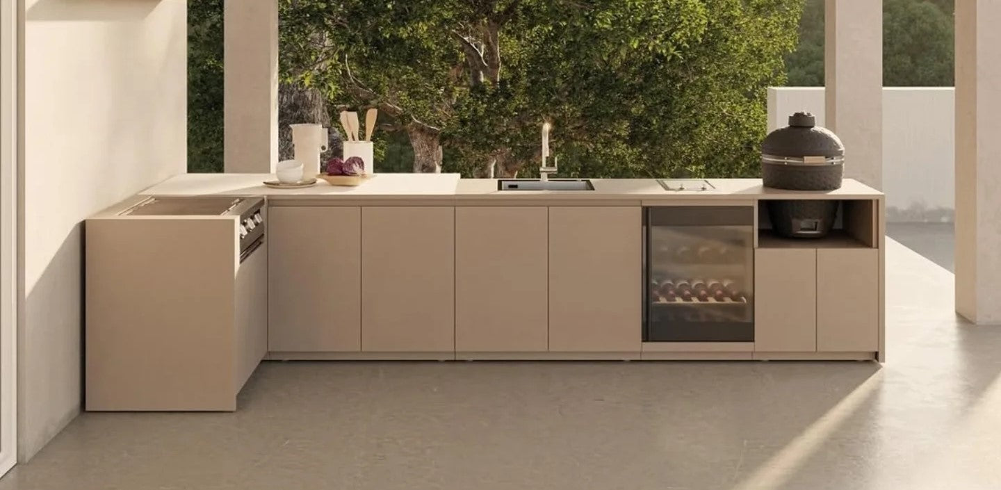 cucina da esterno su misura con bbq e frigo modularte