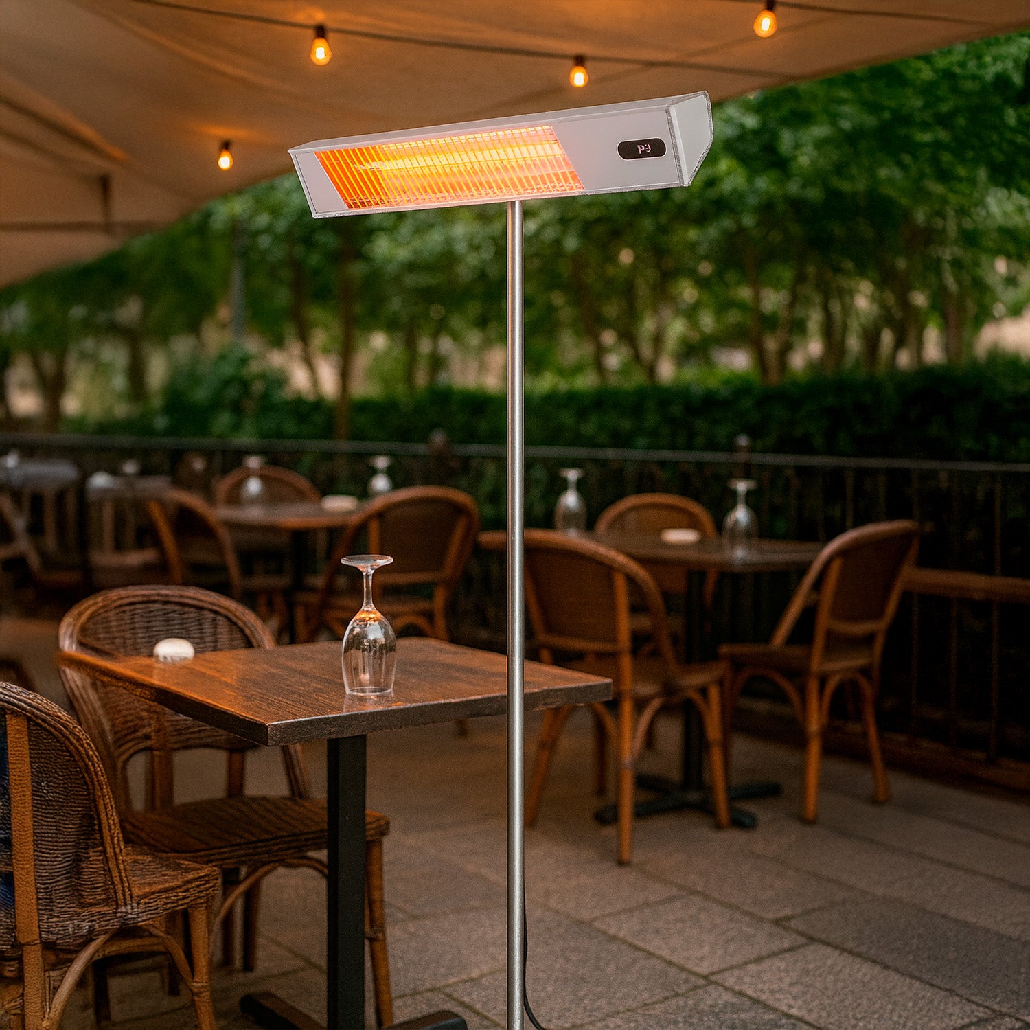 Riscaldatore infrarossi con palo SINED CALDO - IRA 2000W - Wi - Fi IP65 - Outdoor Privé