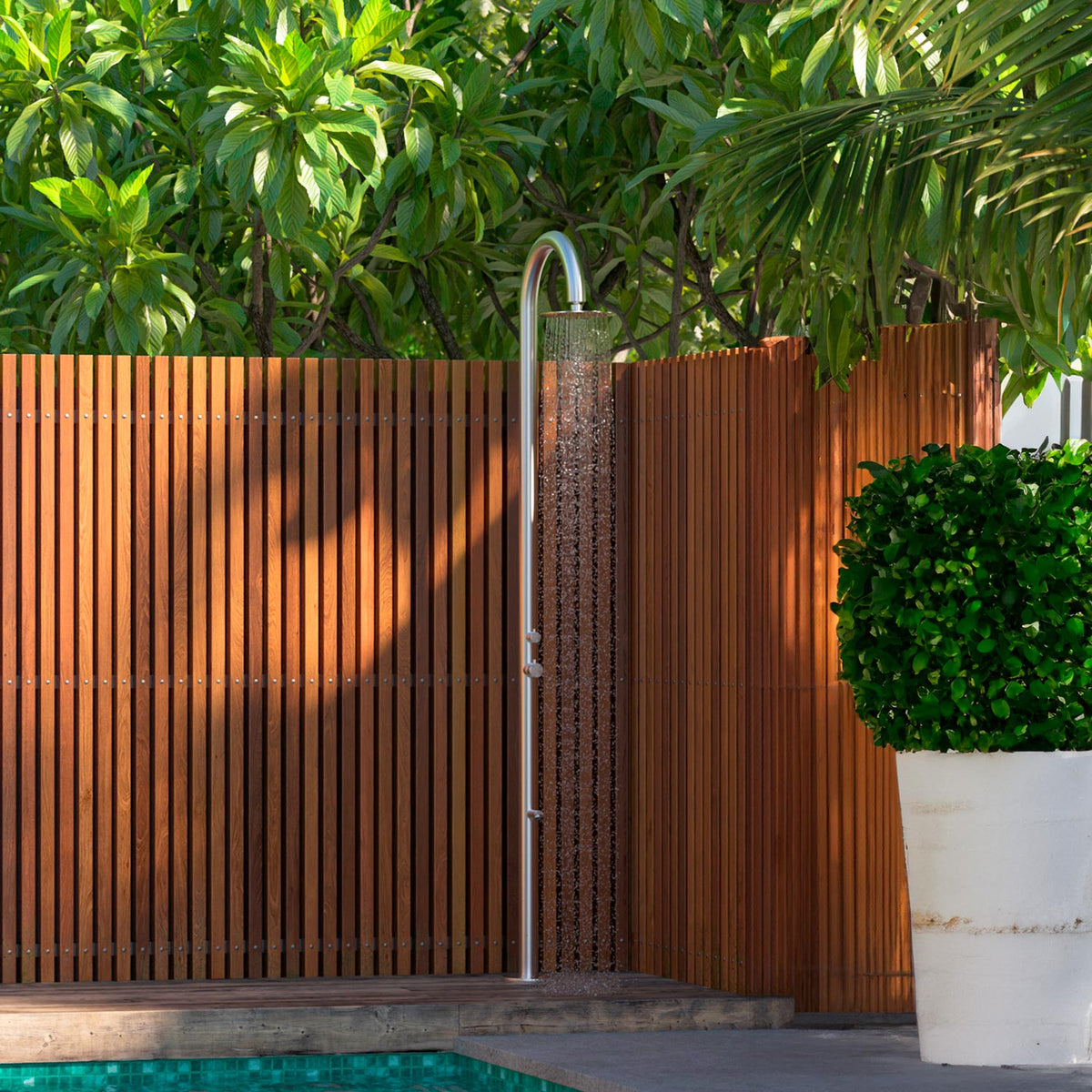 Doccia da esterno SINED Palau Inox – caldo/freddo e lavapiedi - Outdoor Privé