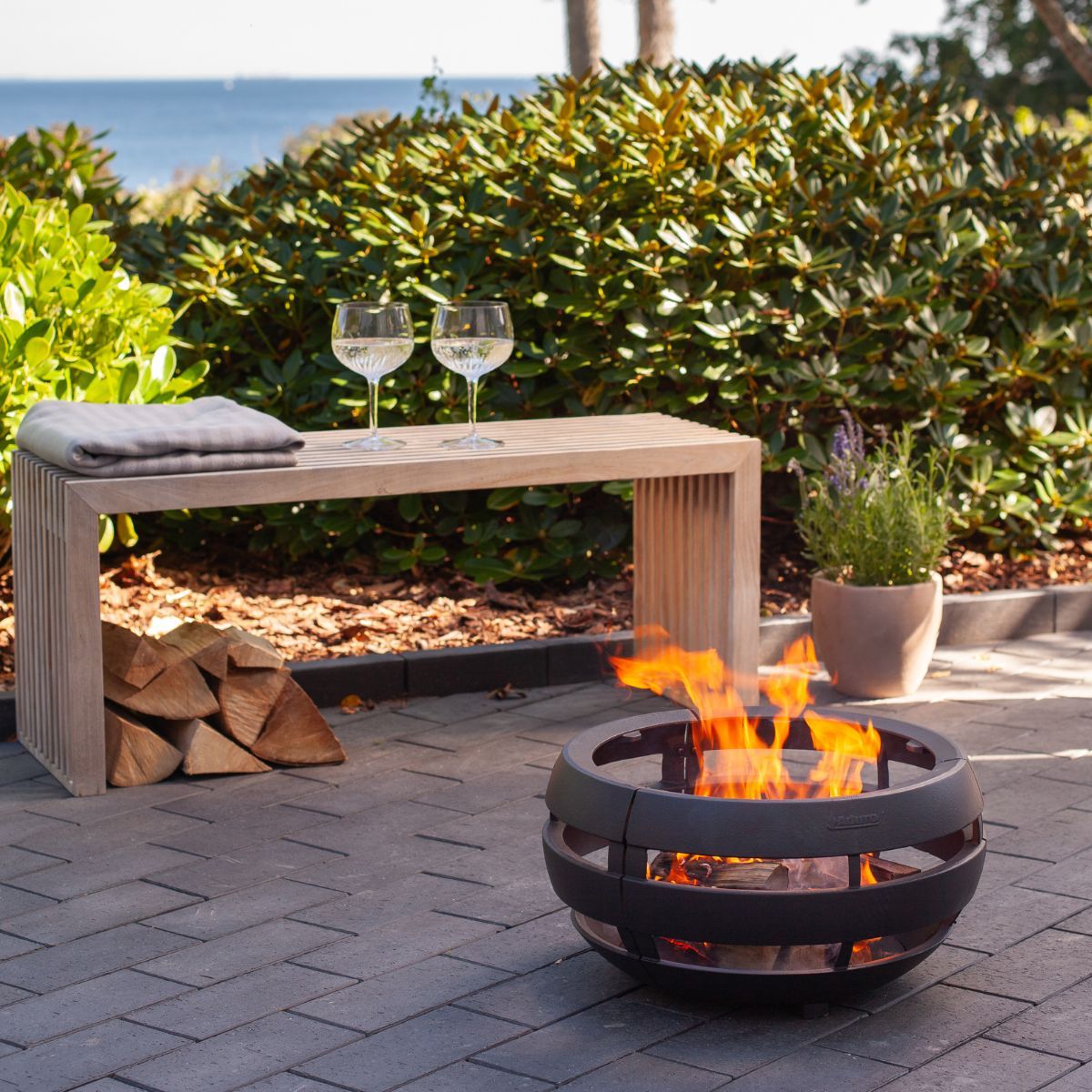 Braciere da giardino Aduro Fire Ball – ghisa Ø47 cm con griglia - Outdoor Privé